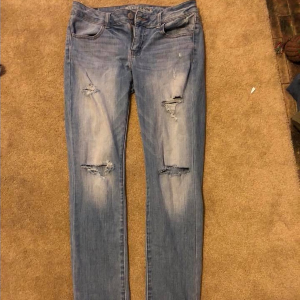 AMERICAN EAGLE RIPPED SKINNY JEANS